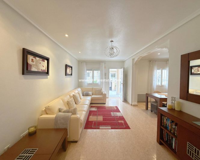 Image No.20-2 Bed Townhouse for sale