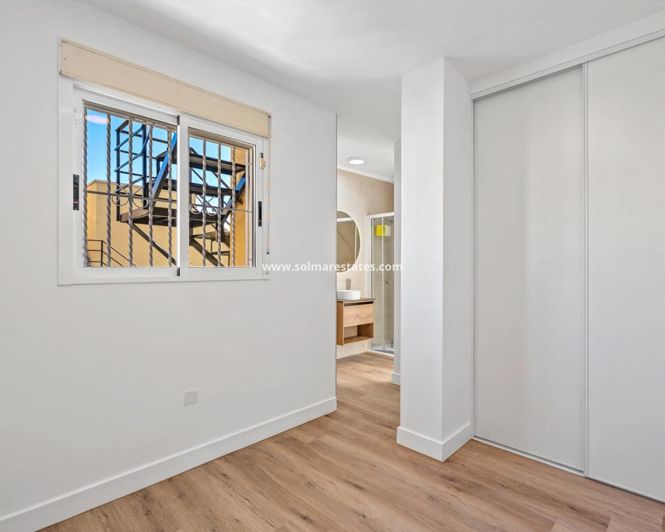 Image No.18-3 Bed House for sale