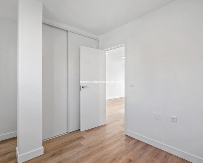 Image No.19-3 Bed House for sale