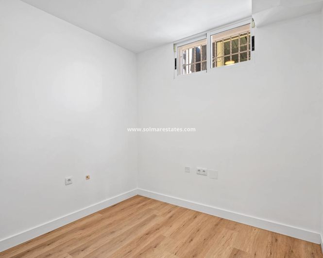 Image No.25-3 Bed House for sale