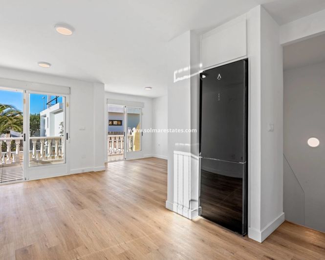 Image No.4-3 Bed House for sale