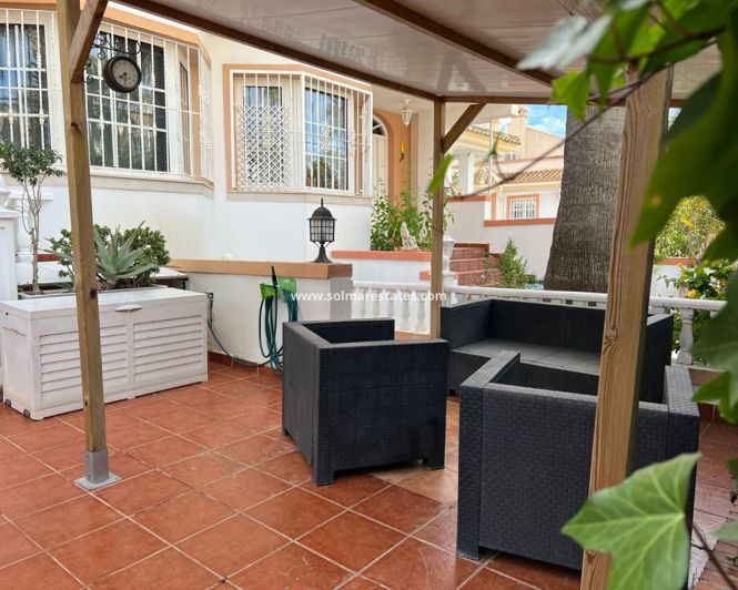 Image No.14-4 Bed Townhouse for sale