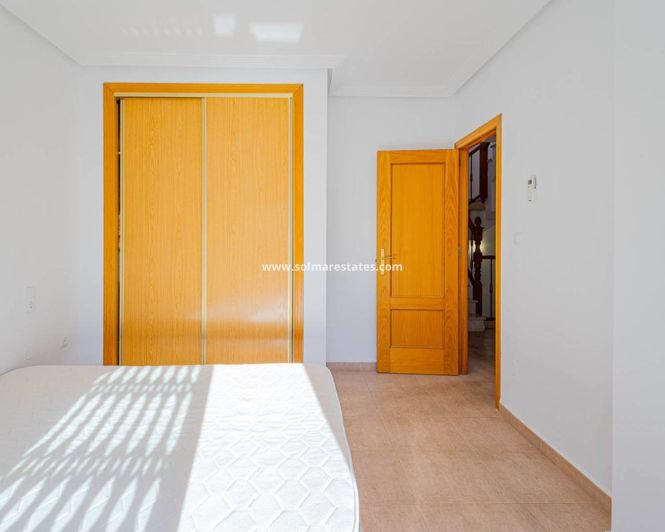 Image No.25-2 Bed Townhouse for sale