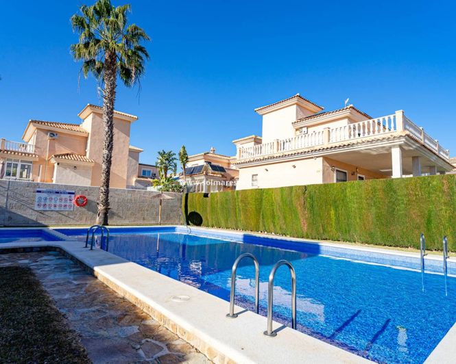 Image No.32-2 Bed Townhouse for sale