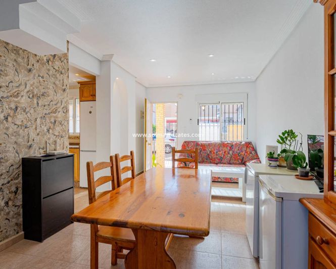 Image No.9-2 Bed Townhouse for sale