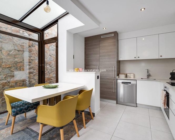 Image No.11-2 Bed Townhouse for sale