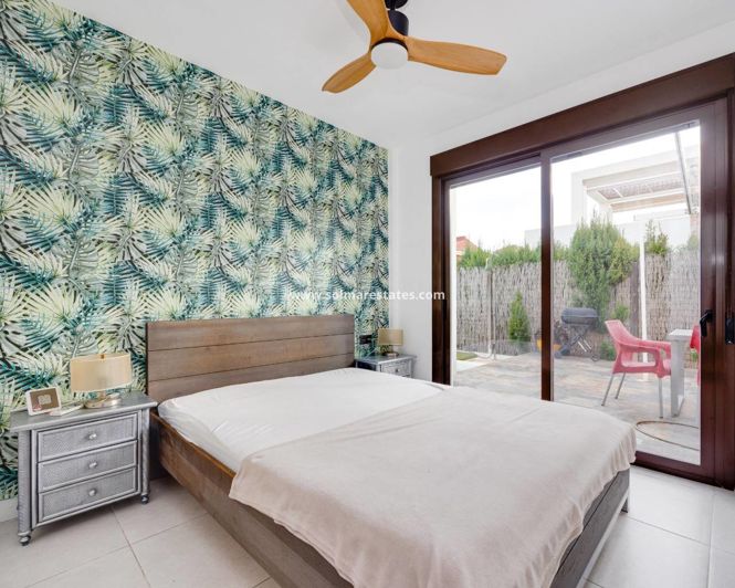 Image No.26-2 Bed Townhouse for sale