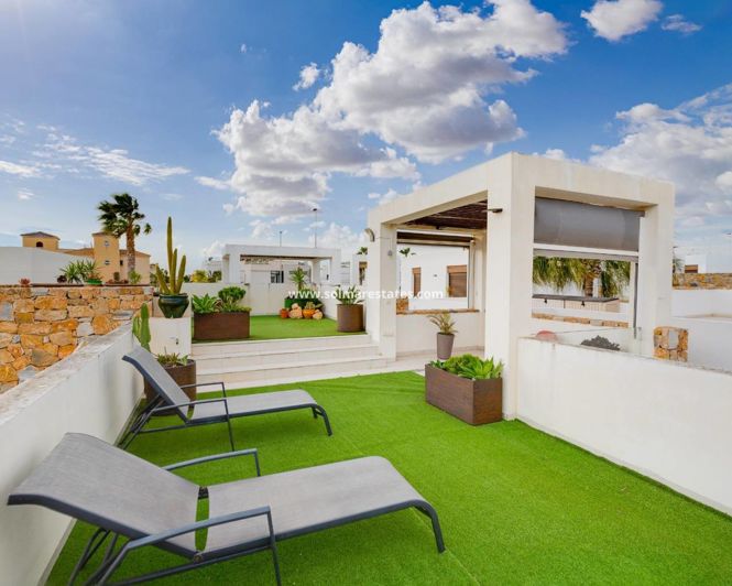 Image No.35-2 Bed Townhouse for sale