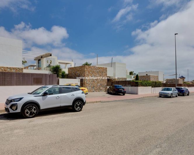 Image No.37-2 Bed Townhouse for sale