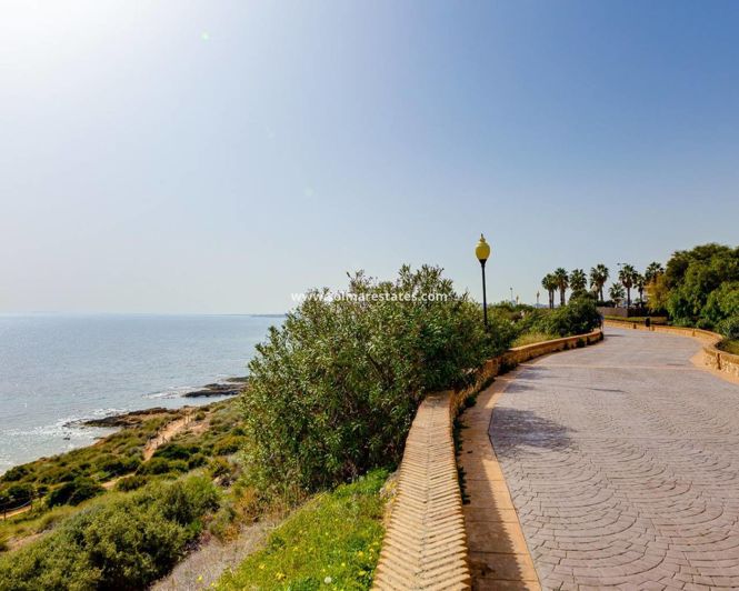 Image No.45-2 Bed Townhouse for sale