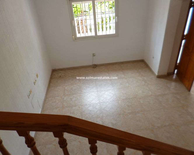 Image No.17-3 Bed House for sale