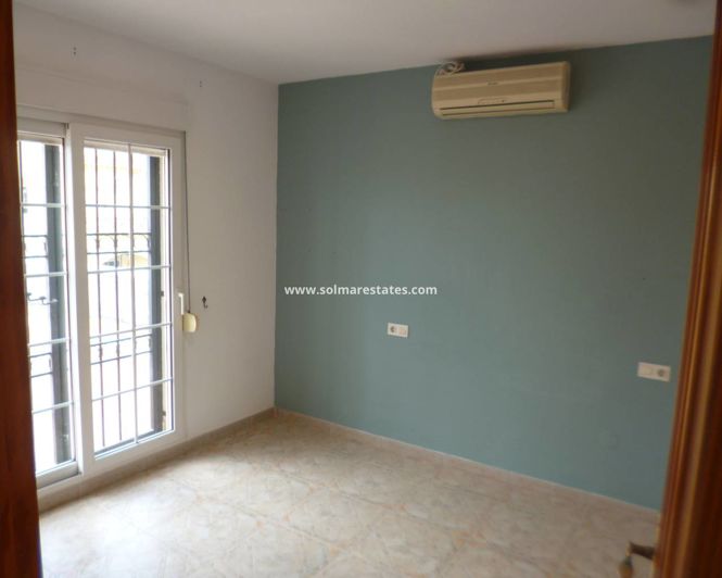 Image No.8-3 Bed House for sale