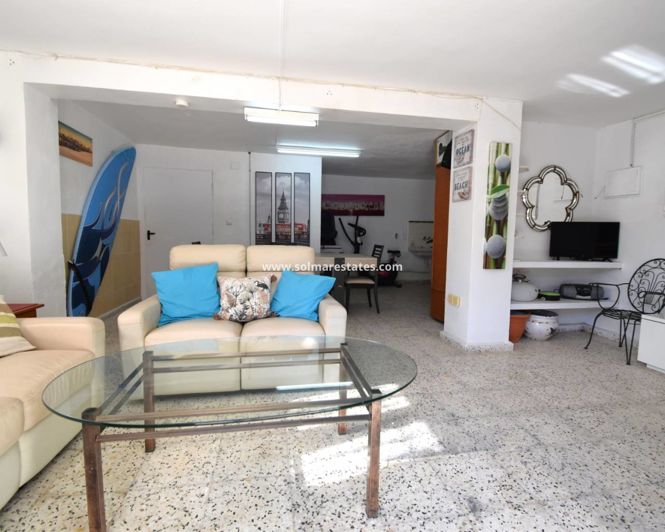 Image No.17-4 Bed House for sale