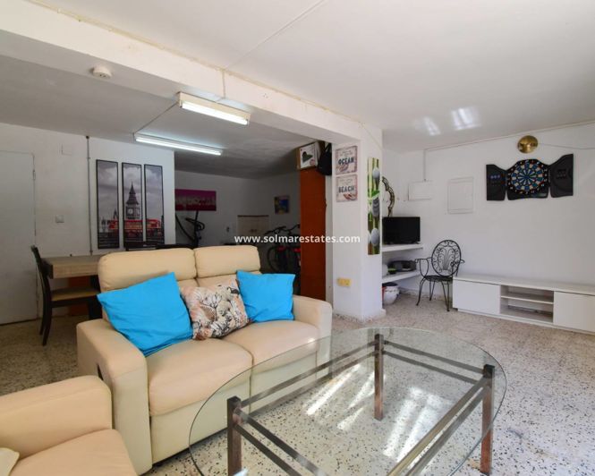 Image No.18-4 Bed House for sale