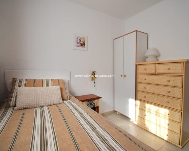 Image No.25-4 Bed House for sale