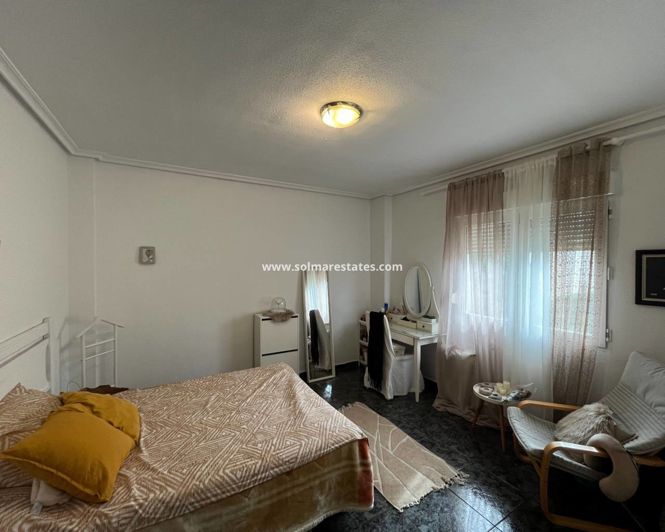 Image No.6-3 Bed House for sale