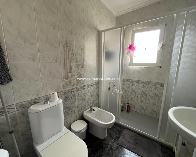 Image No.8-3 Bed House for sale