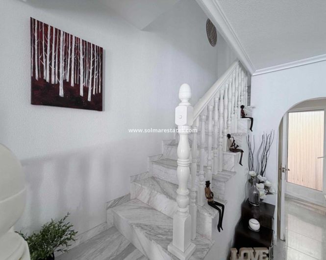 Image No.19-3 Bed Townhouse for sale