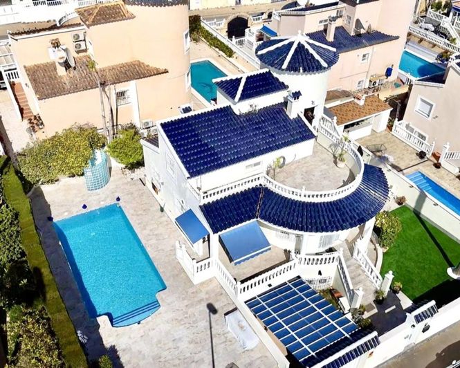 Image No.2-Villa de 4 chambres à vendre à Pinar de Campoverde