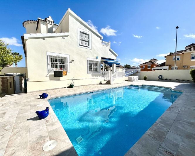 Image No.33-Villa de 4 chambres à vendre à Pinar de Campoverde