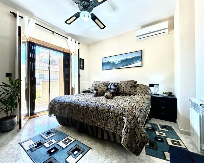 Image No.13-2 Bed Townhouse for sale