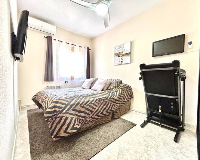 Image No.16-2 Bed Townhouse for sale