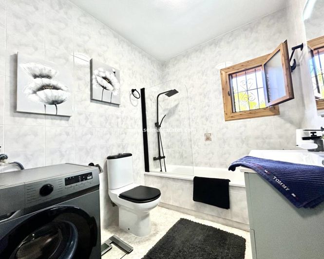 Image No.18-2 Bed Townhouse for sale