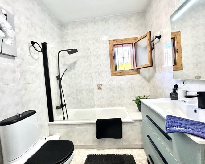 Image No.20-2 Bed Townhouse for sale