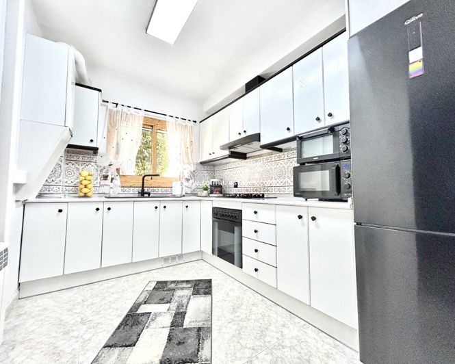 Image No.9-2 Bed Townhouse for sale