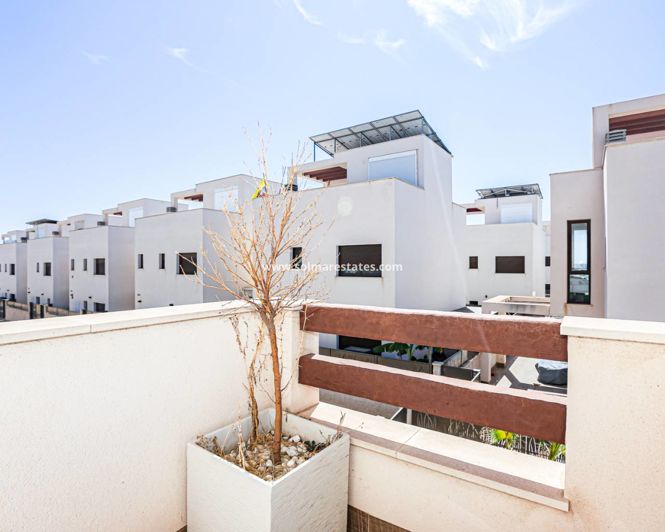 Image No.27-3 Bed Villa for sale