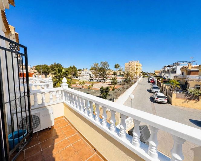 Image No.15-3 Bed Townhouse for sale