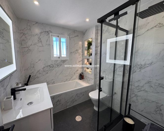 Image No.19-3 Bed Townhouse for sale