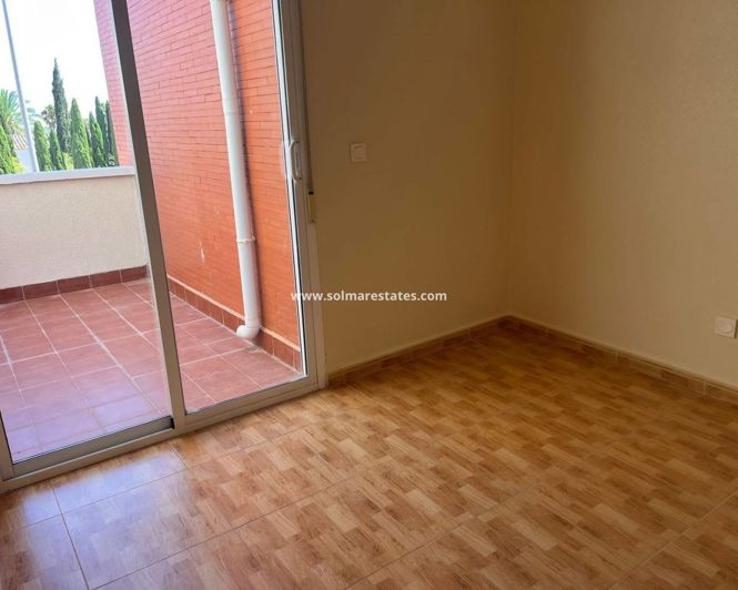 Image No.14-3 Bed Townhouse for sale