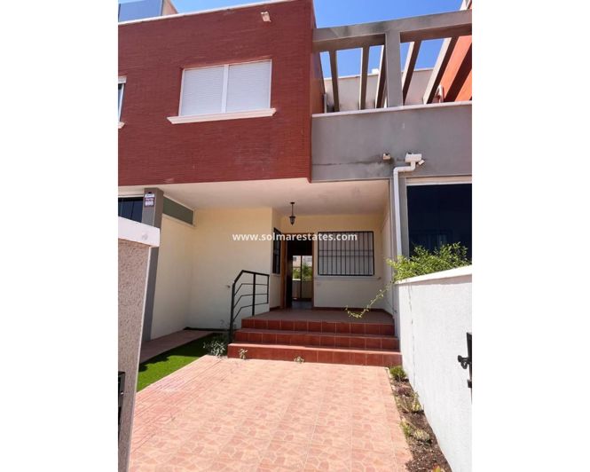 Image No.24-3 Bed Townhouse for sale