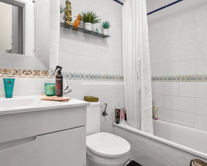 Image No.16-2 Bed Townhouse for sale