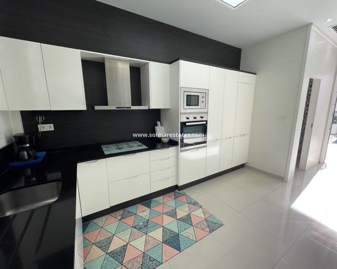 Image No.10-2 Bed House for sale