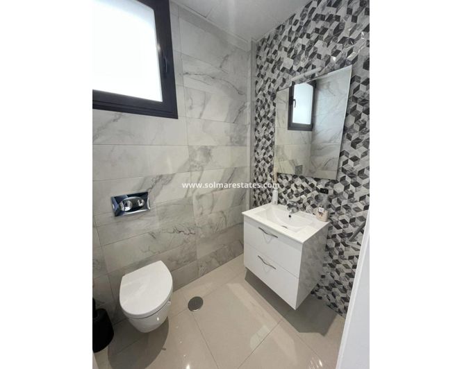 Image No.11-2 Bed House for sale