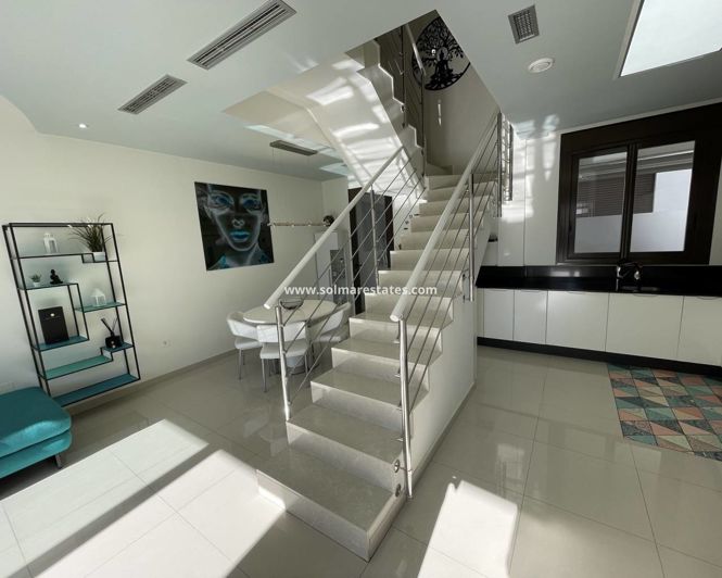 Image No.12-2 Bed House for sale