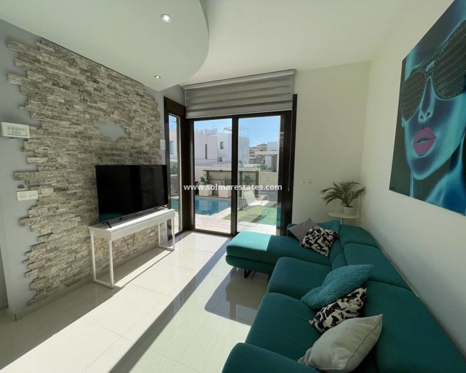 Image No.15-2 Bed House for sale