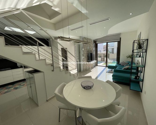 Image No.17-2 Bed House for sale