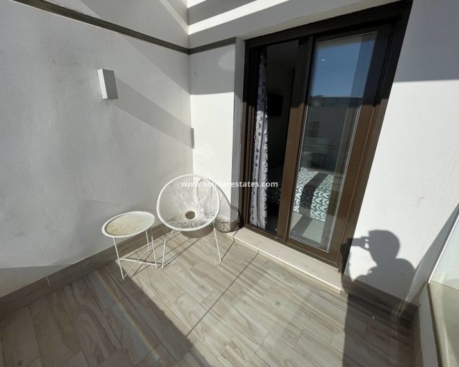 Image No.24-2 Bed House for sale