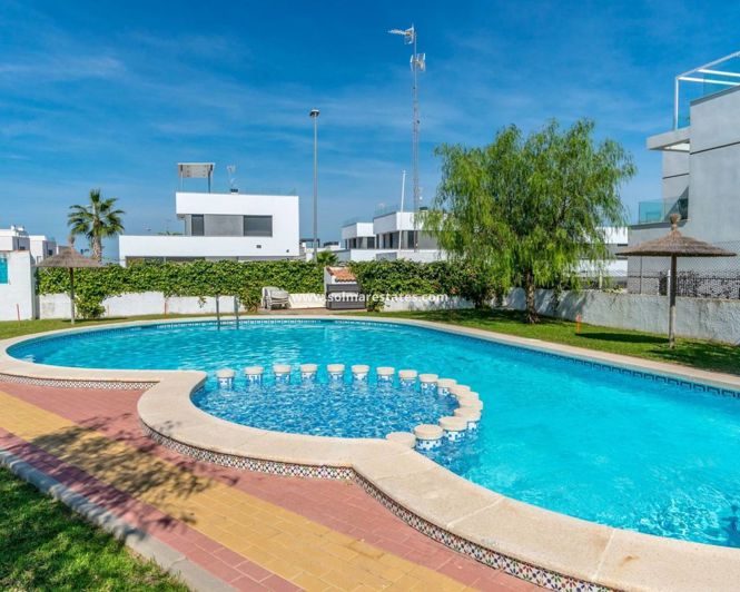 Image No.32-2 Bed House for sale