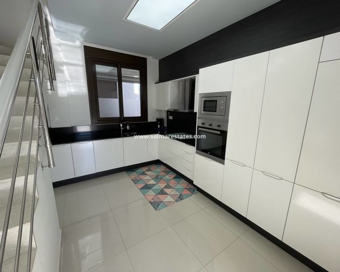 Image No.8-2 Bed House for sale