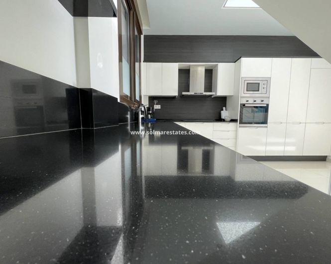 Image No.9-2 Bed House for sale