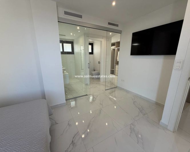 Image No.17-3 Bed Villa for sale