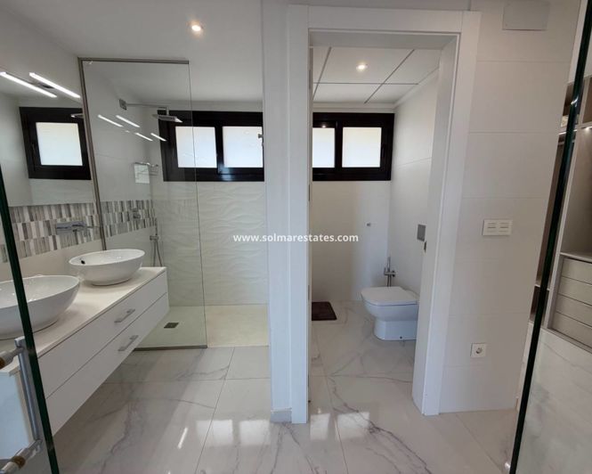 Image No.18-3 Bed Villa for sale