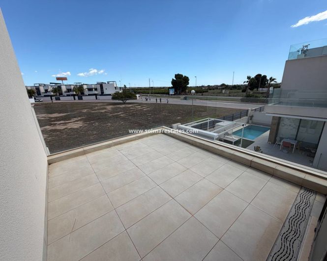 Image No.32-3 Bed Villa for sale