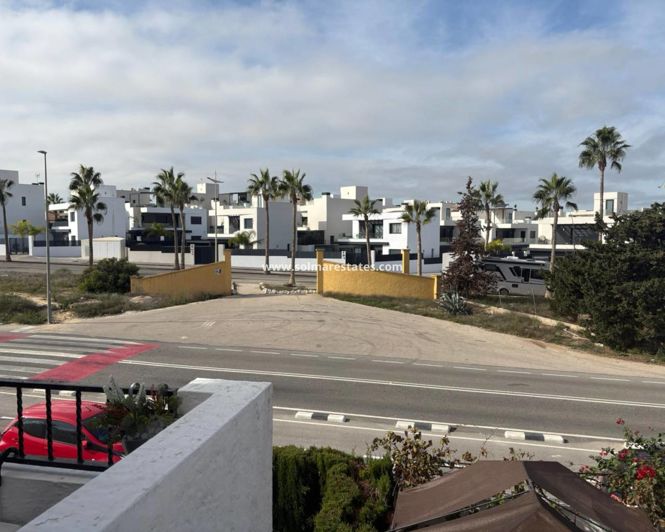 Image No.26-3 Bed Townhouse for sale