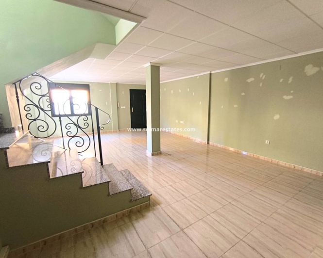 Image No.13-2 Bed House for sale
