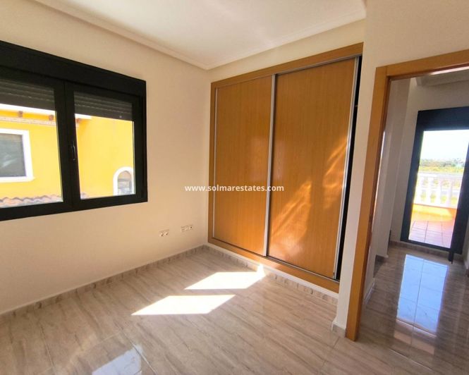Image No.11-3 Bed House for sale